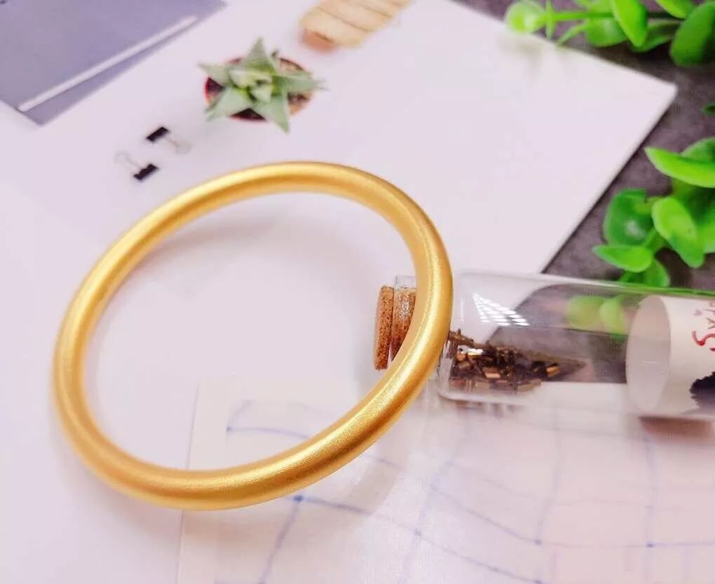黄金素圈手镯最新款