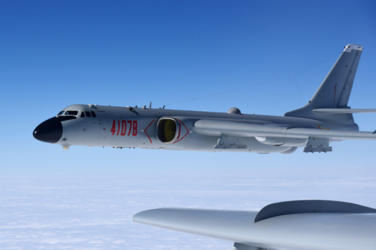 中国最新轰炸机轰10