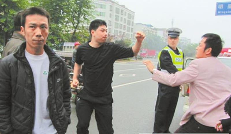 佛山交警打人最新消息
