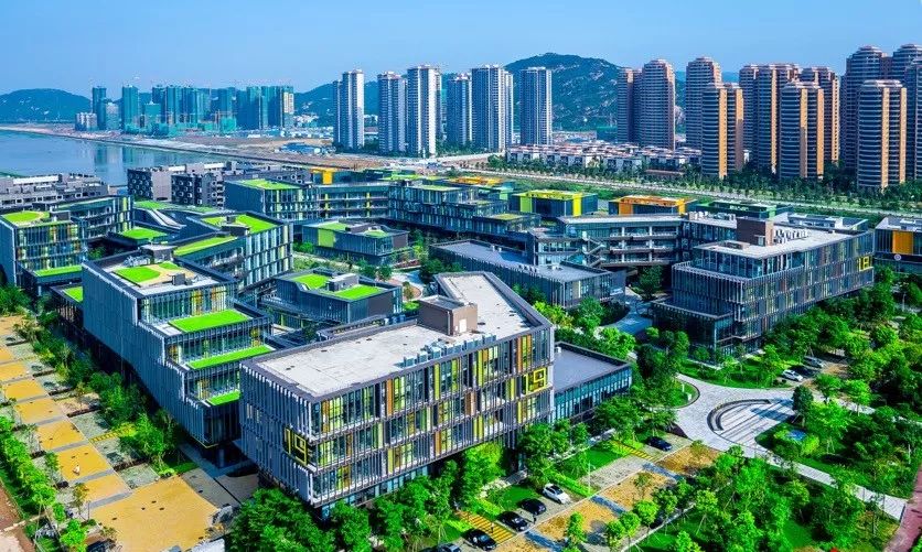 2025新奥门资料大全,澳门作为中国的特别行政区，一直以来都承载着丰富的历史与文化底蕴。随着时间的推移，澳门正迎来新的发展机遇，而关于澳门资料大全的研究也日益受到人们的关注。本文将围绕澳门的历史背景、经济发展、旅游文化、社会变迁以及未来展望等方面展开探讨，以展现澳门在迈向未来的道路上所展现出的独特魅力。