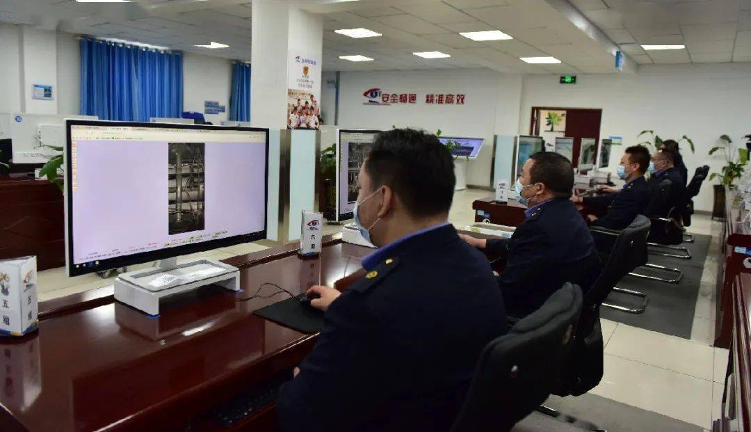 2025新澳门正版免费资木车,探索澳门未来，新澳门正版免费资讯车的发展与影响