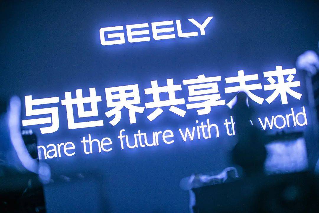 2025正版免费资料,探索未来教育，正版免费资料的机遇与挑战——以2025年为视角
